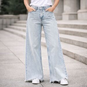 Zara High Waist Extra Wide Leg Frayed Hem Light Wash Jeans 32”